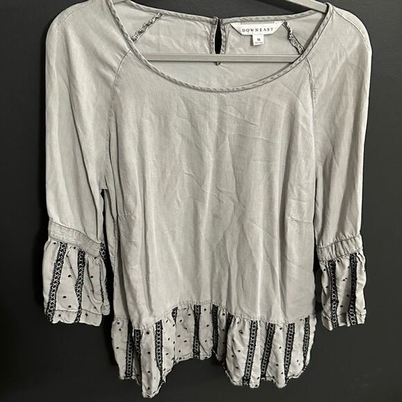 Downeast Pullover Flutter Sleeve Blouse Gray With Black Embroidery Size Medium - Picture 4 of 16